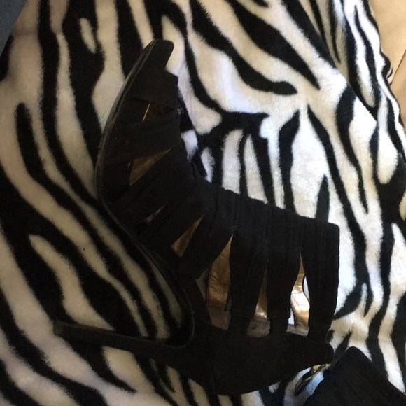 Heels - Picture 3 of 3